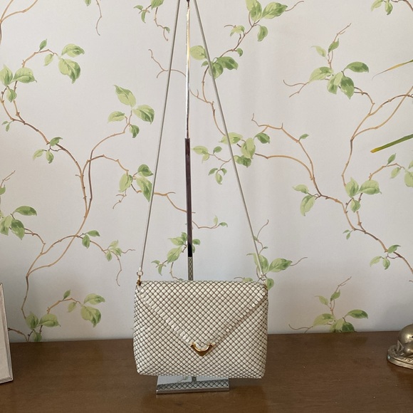 Vintage Metal Mesh Handbag with Chain Handle. Made in Hong Kong. - Picture 9 of 11